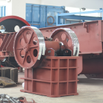 颚式破碎机运行时破碎腔有剧烈撞击事件