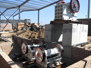 顎式破碎機是破碎生產(chǎn)線的沖關設備